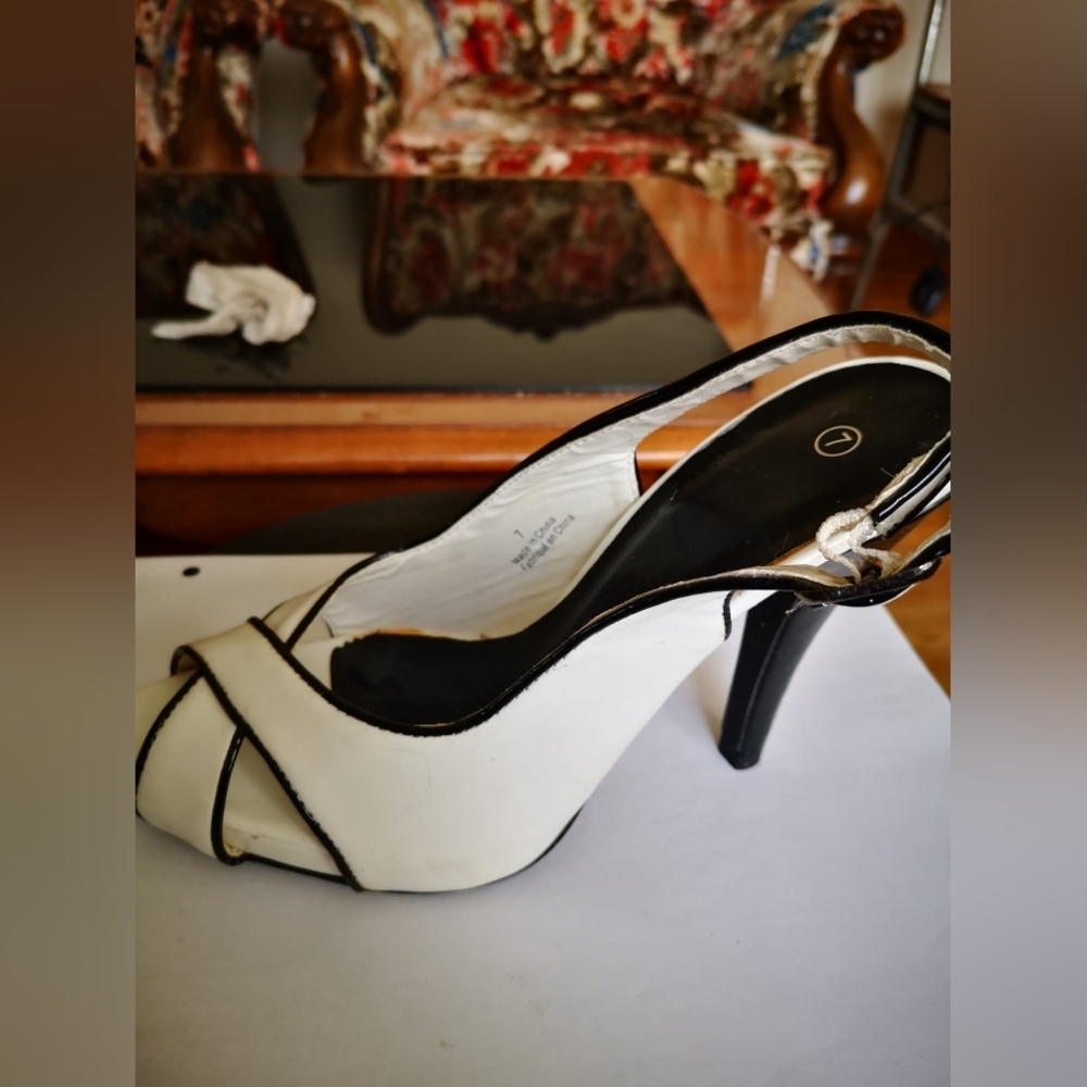Heels - Picture 4 of 6